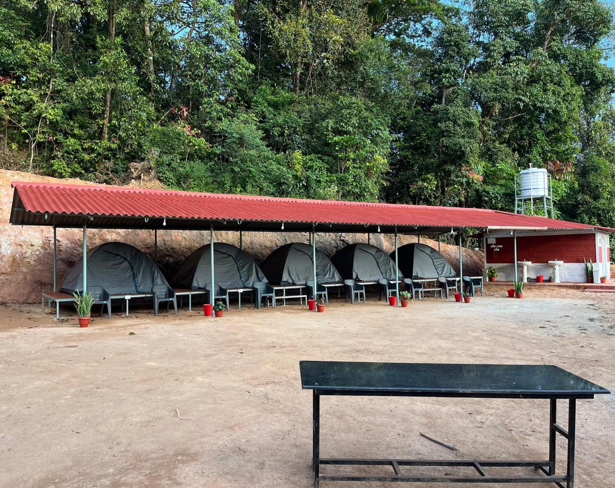 ホテル The Nest Bettathur Coorg Campsite マディケーリ エクステリア 写真